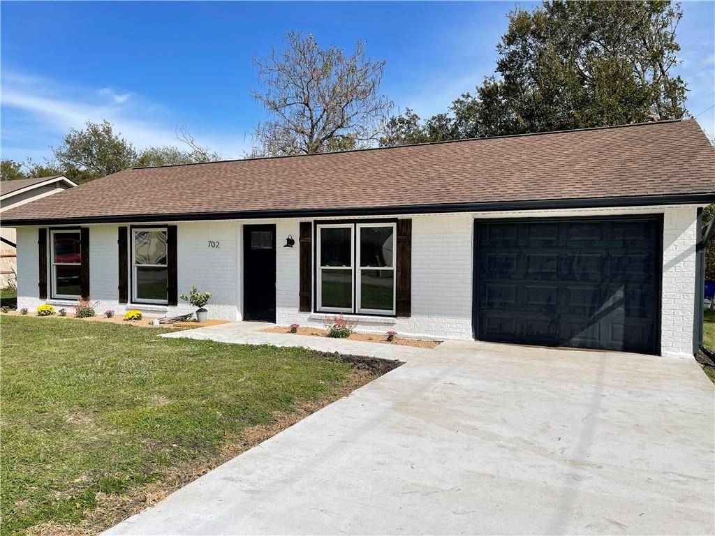 702 Debus DR, Taylor, TX 76574