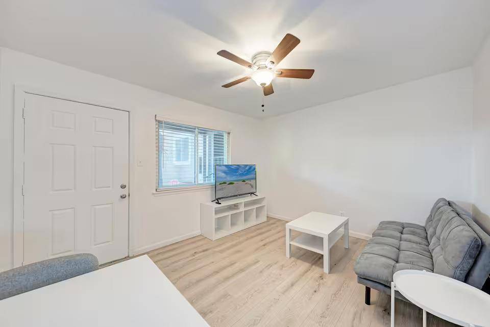 1106 W 22nd ST #4, Austin, TX 78705