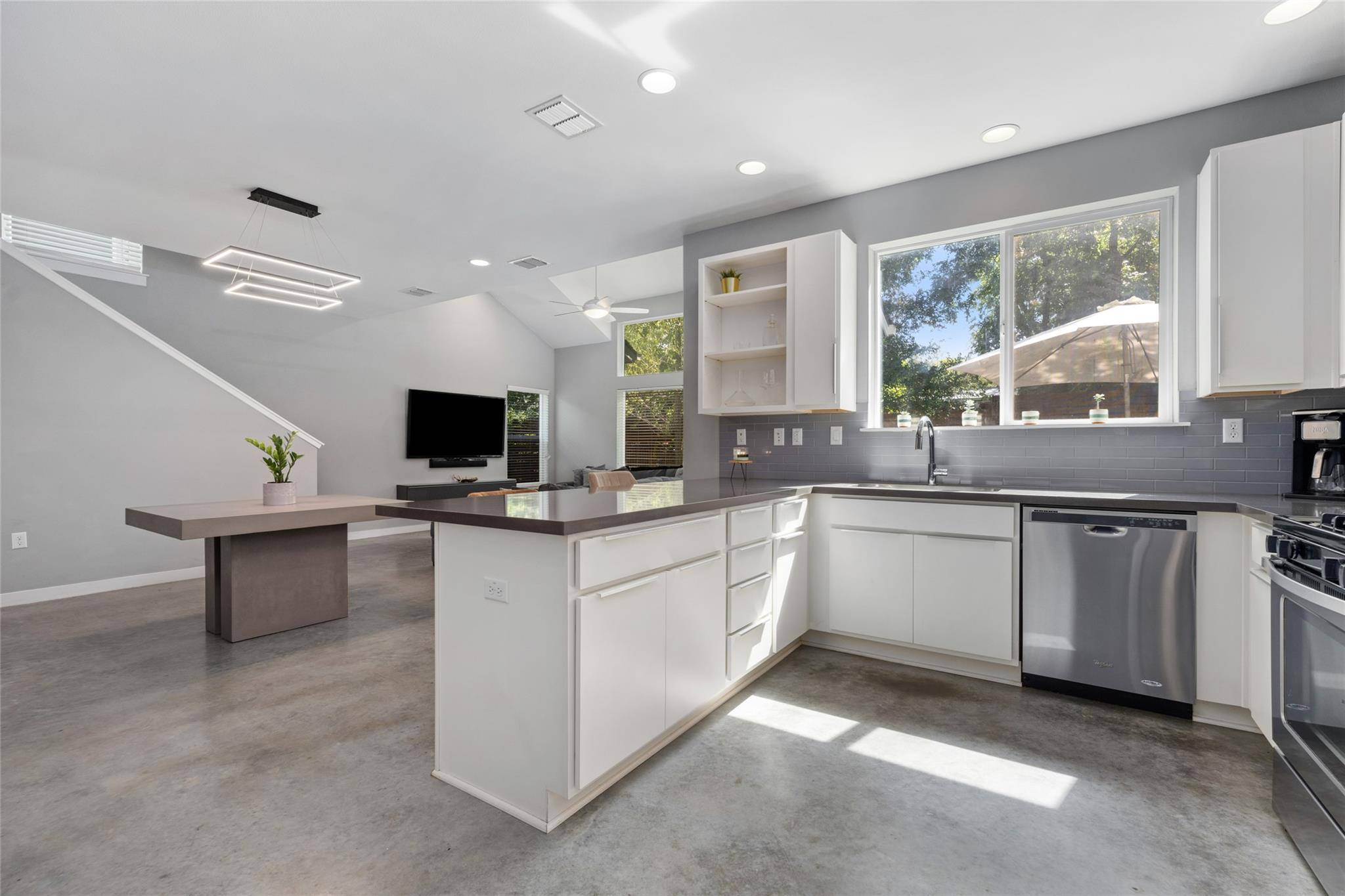 301 W. Stassney LN ##12, Austin, TX 78745