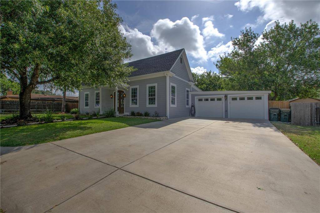 426 S Johnson Ave, Giddings, TX 78942