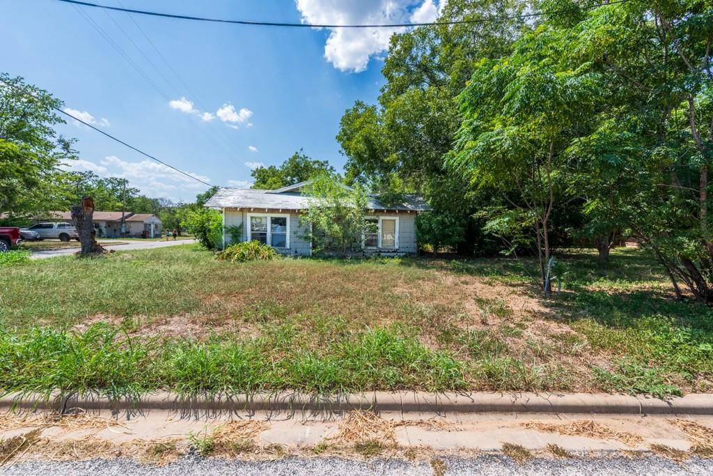 1507 Cummings ST, Luling, TX 78648