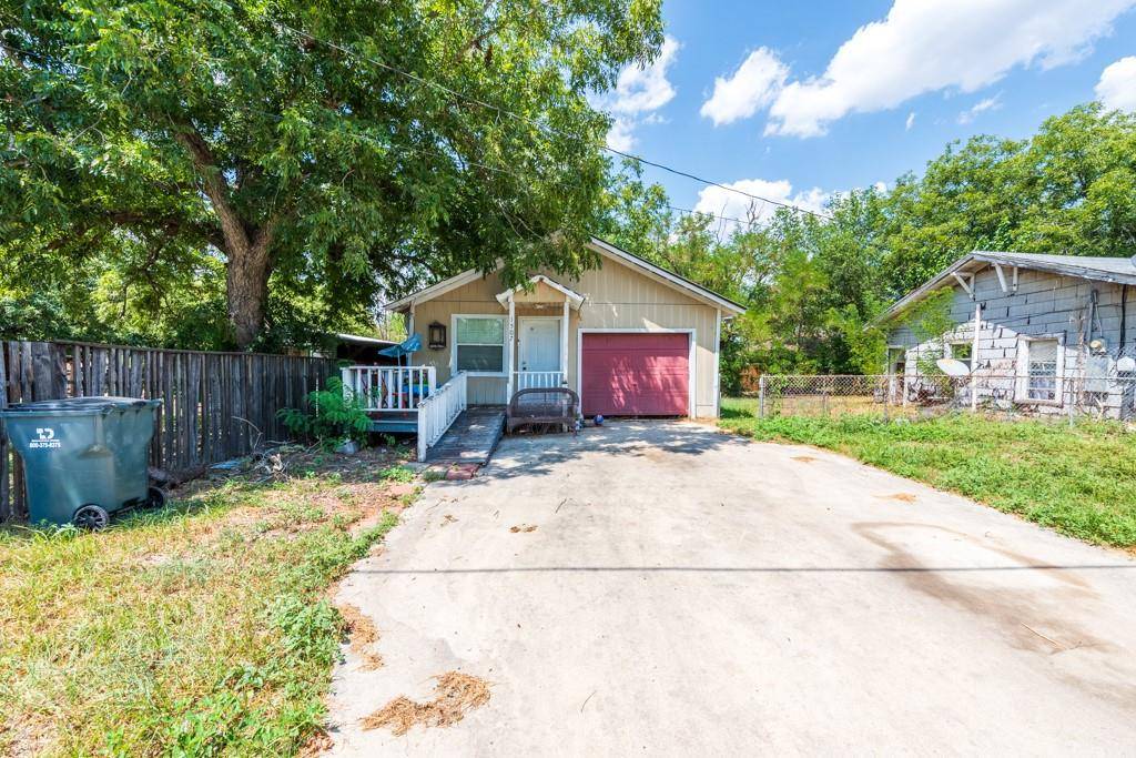 1507 Cummings ST, Luling, TX 78648