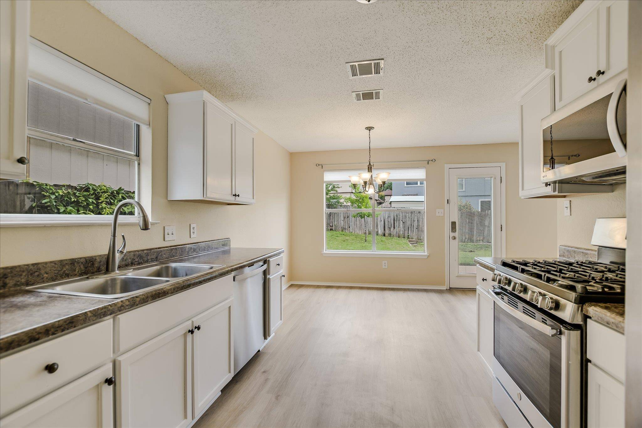 13819 Lothian DR, Pflugerville, TX 78660