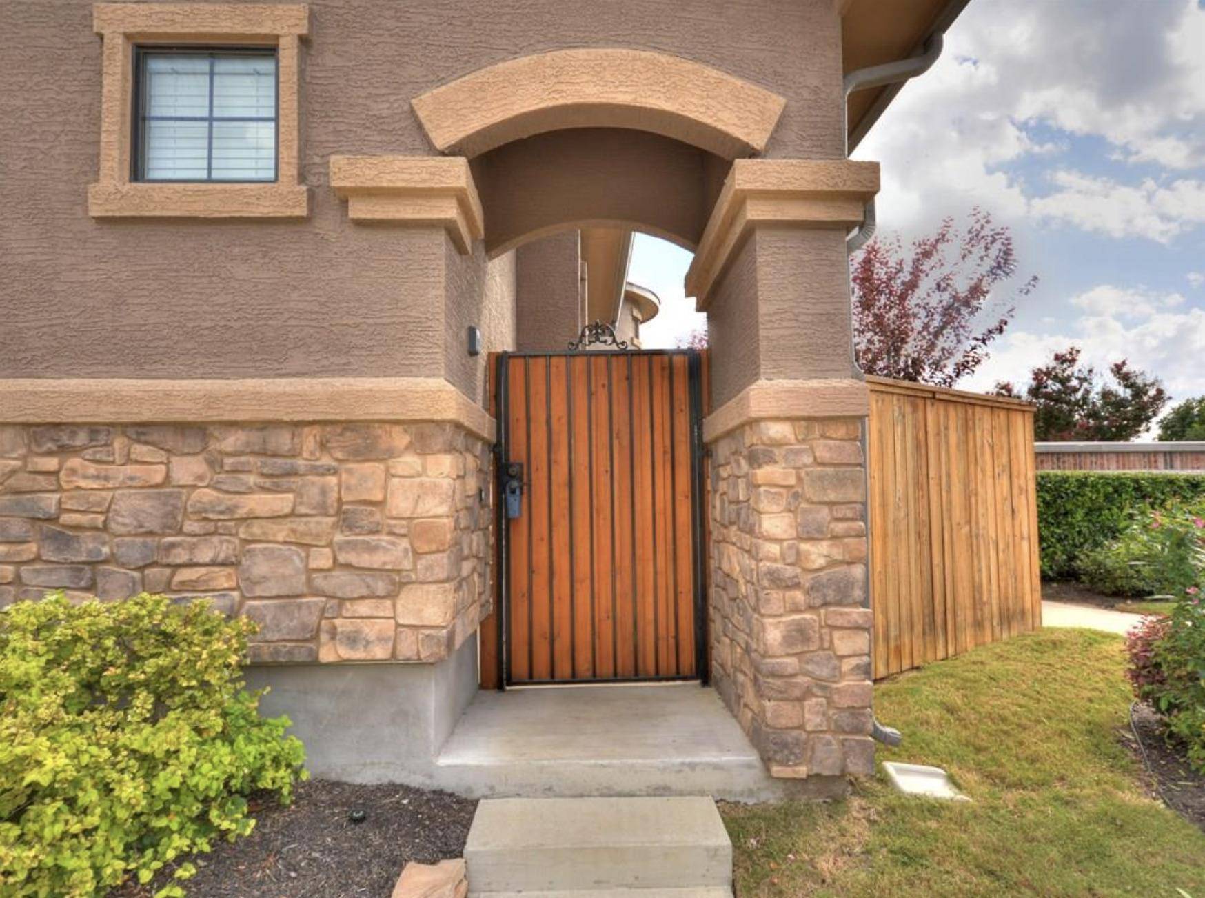 4332 Teravista Club DR #55, Round Rock, TX 78665