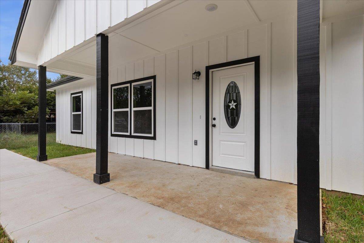 Address not disclosed, Smithville, TX 78957