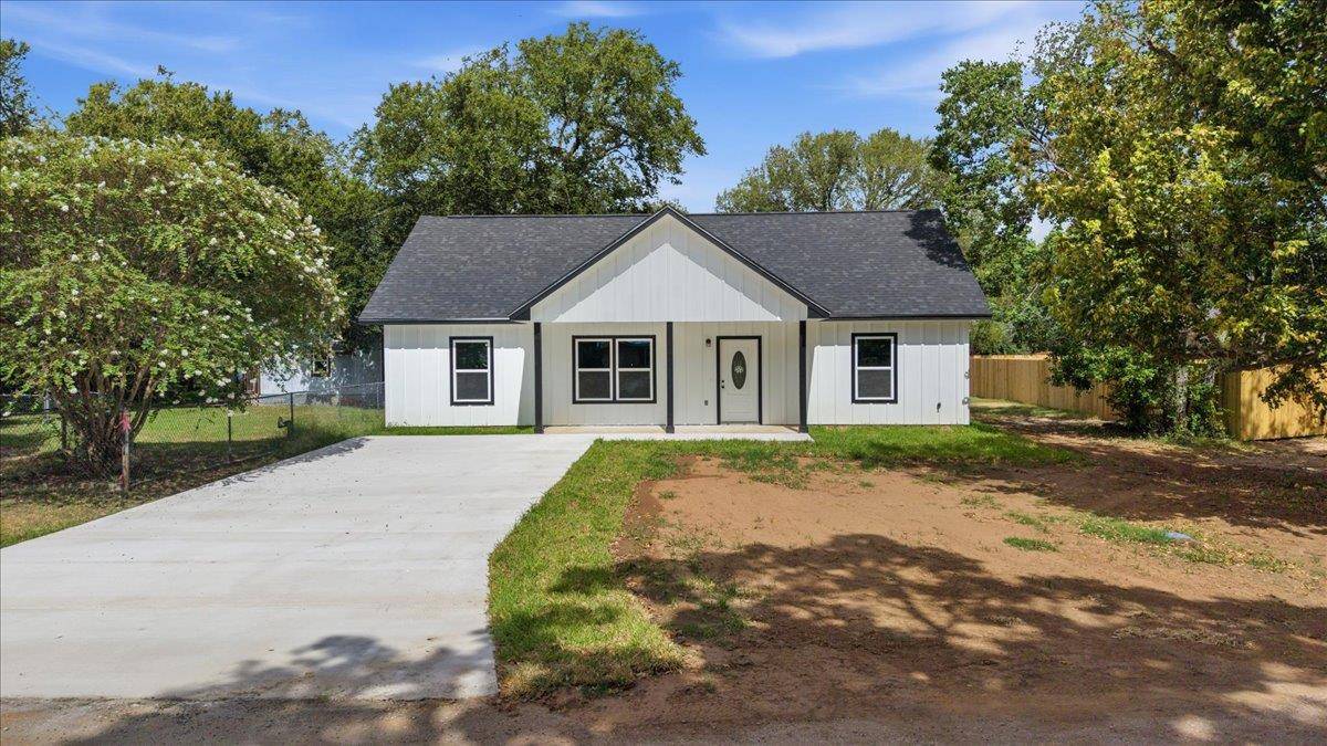 Address not disclosed, Smithville, TX 78957