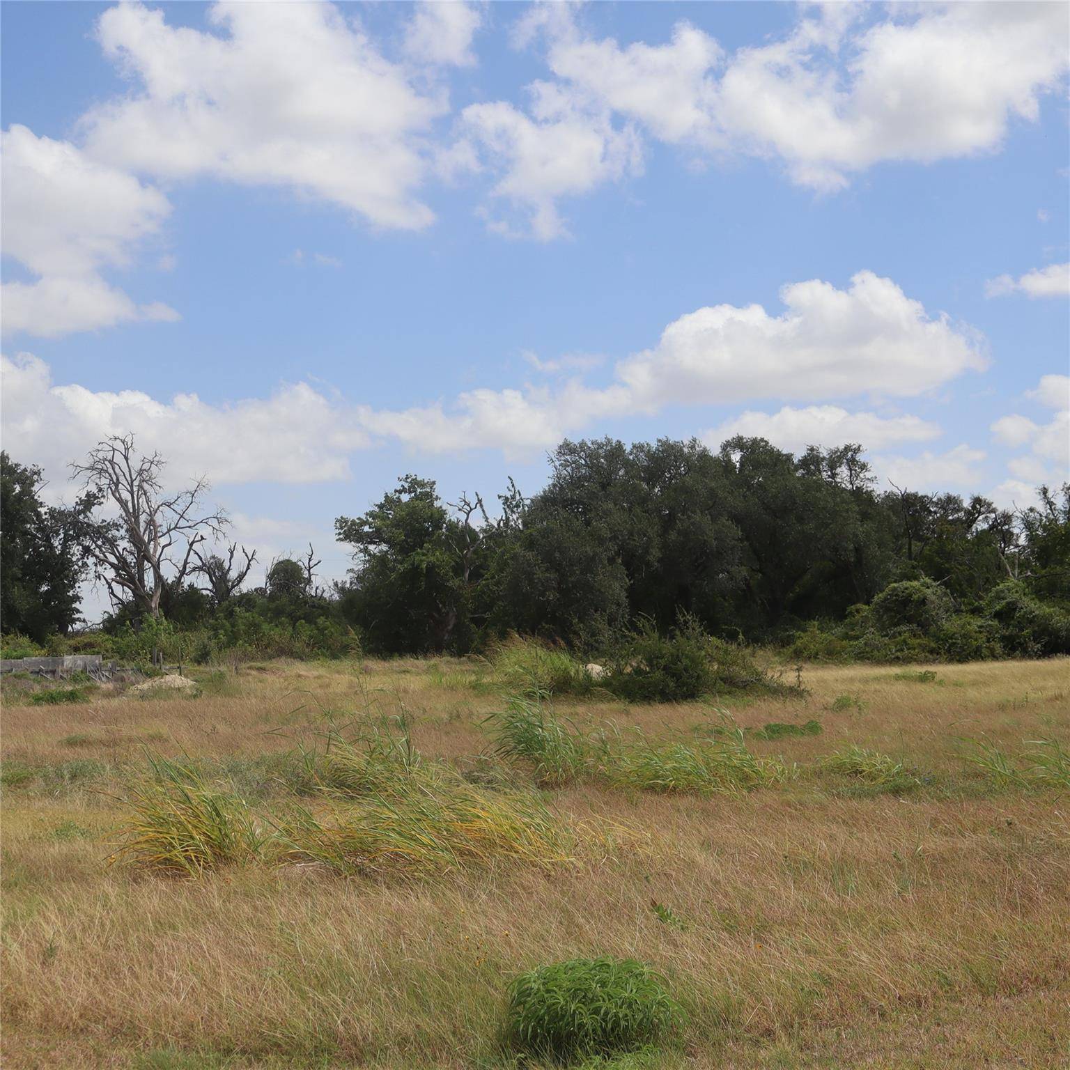 104 Mesones RD, Florence, TX 76527