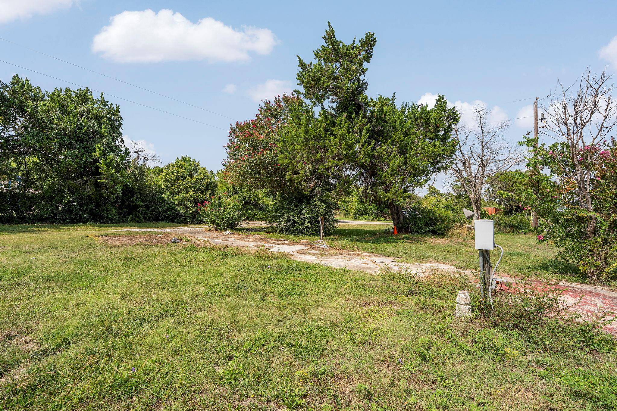 1305 High Chaparral DR, Leander, TX 78641