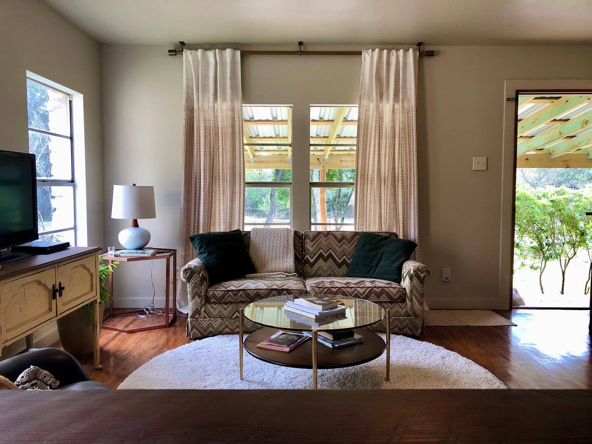 888 Glenn Crest DR, Blanco, TX 78606