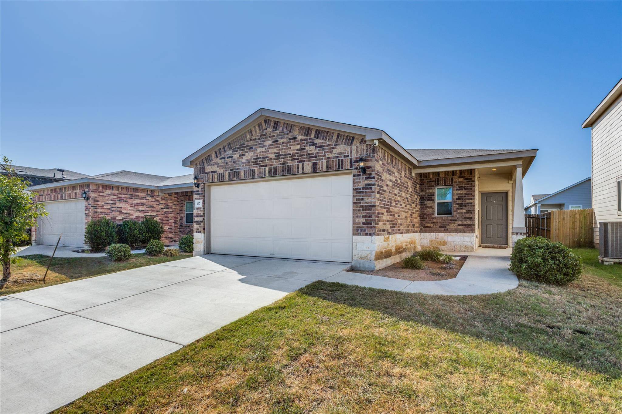 137 Miracle DR, Jarrell, TX 76537