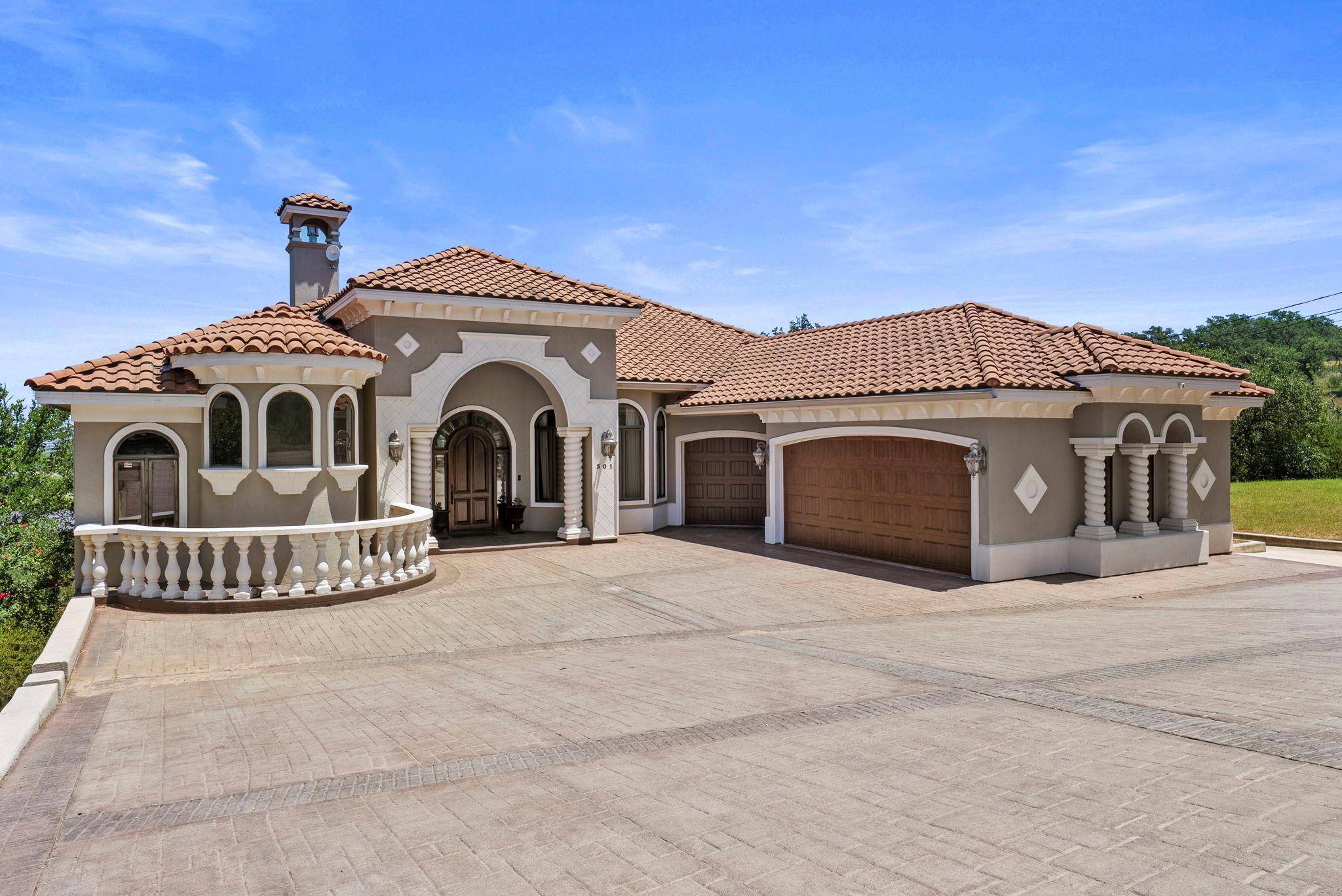 301 Circle DR, Horseshoe Bay, TX 78657
