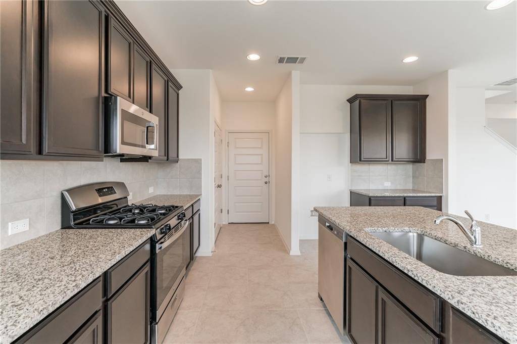 233 Trailside LN, Bastrop, TX 78602