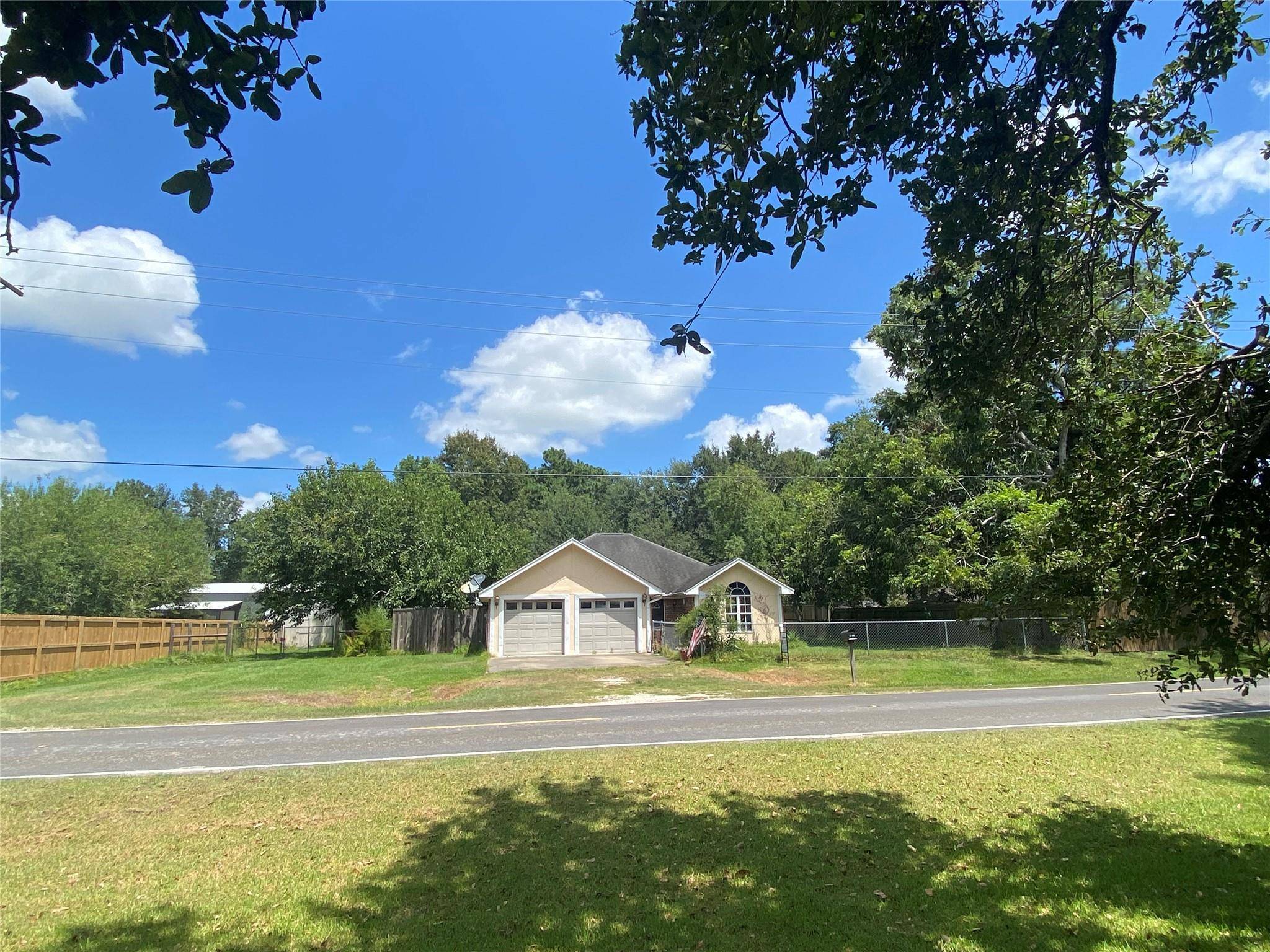 920 W Buccaneer DR W, Anahuac, TX 77665
