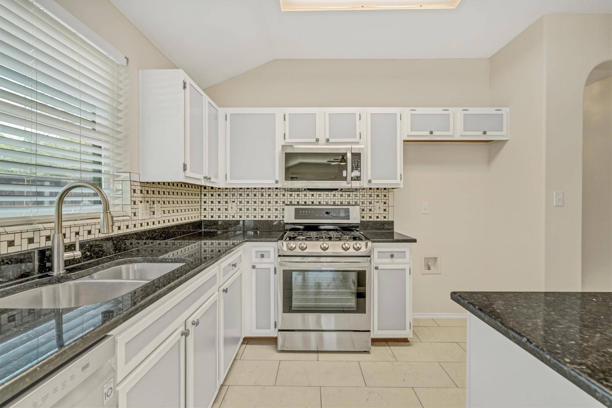 1900 Avante DR, Cedar Park, TX 78613