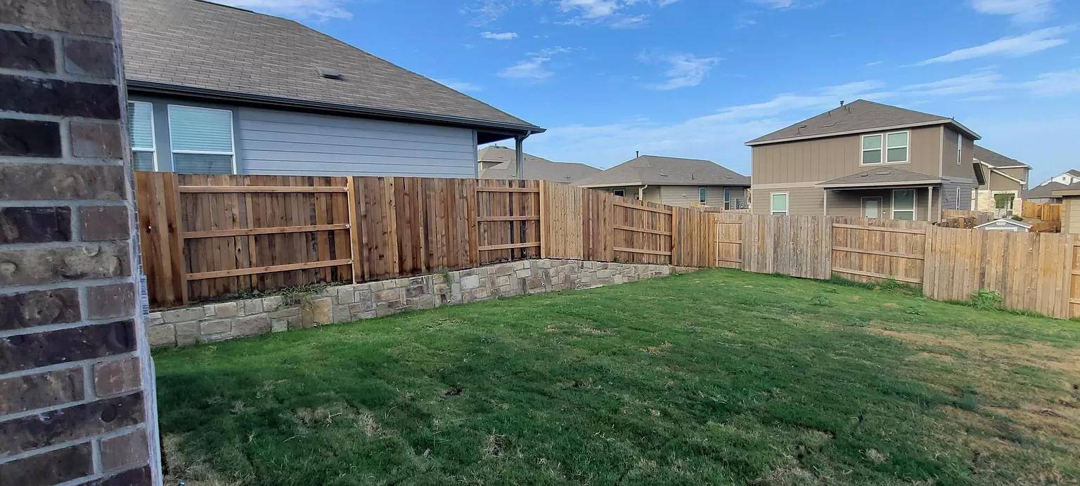 195 Longstraw DR, Buda, TX 78610