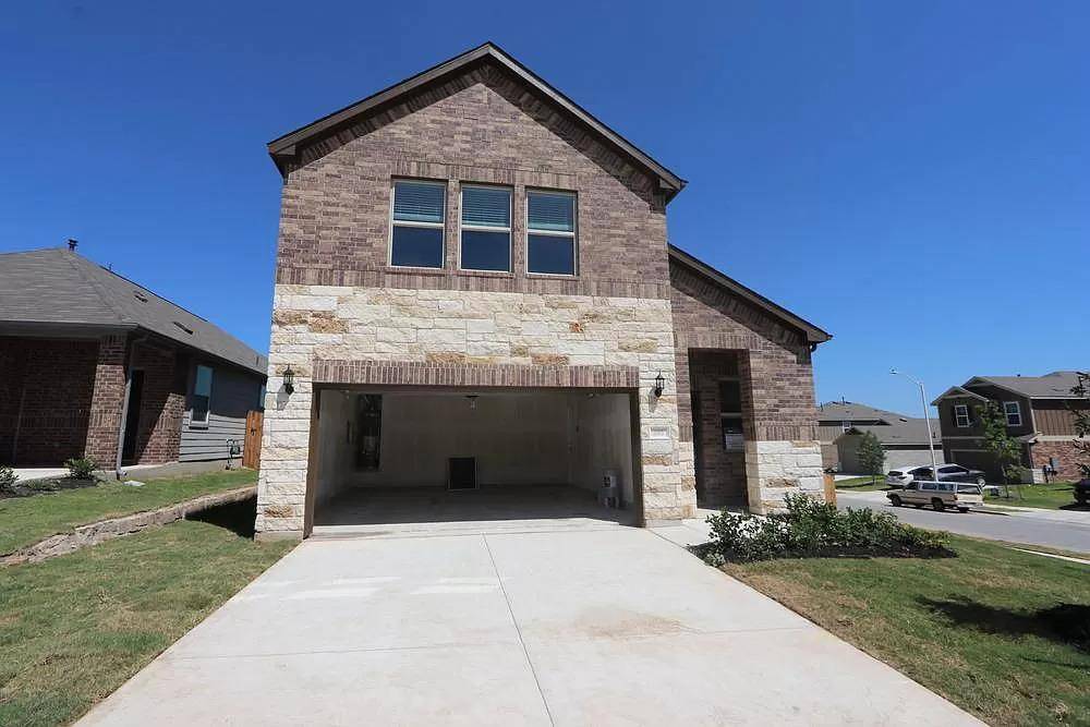 195 Longstraw DR, Buda, TX 78610