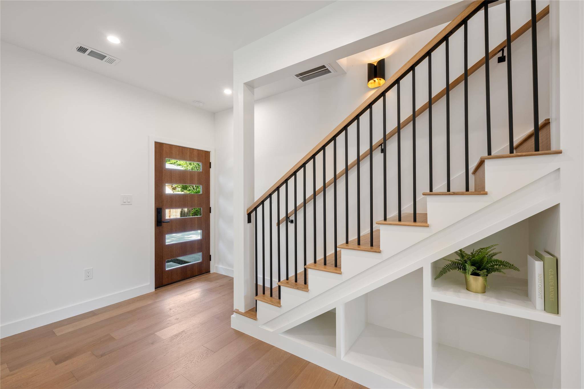 1404 Justin LN #2, Austin, TX 78757