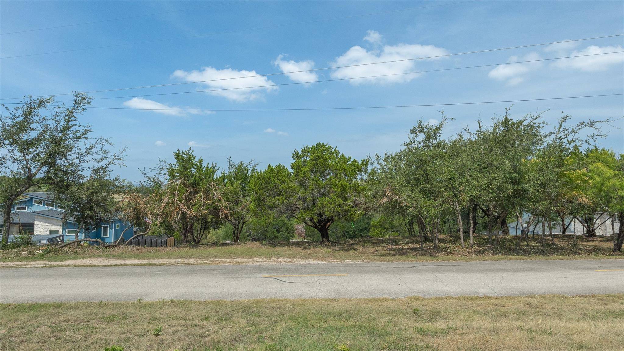 910 Daviot DR, Spicewood, TX 78669