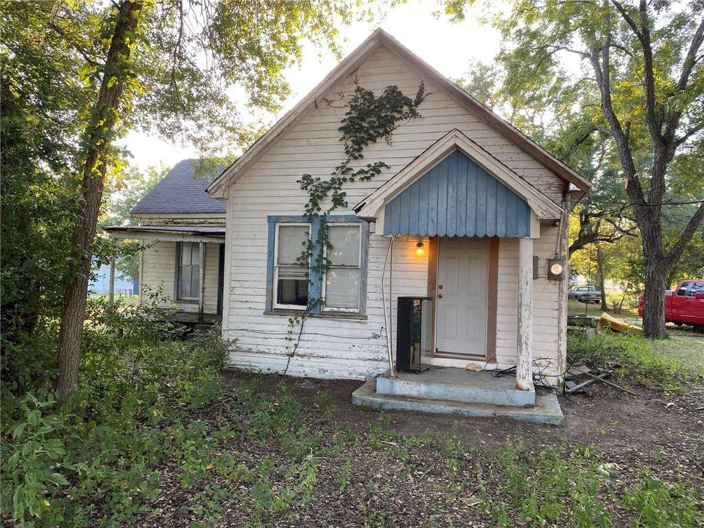 607 W Main ST, Cameron, TX 76520