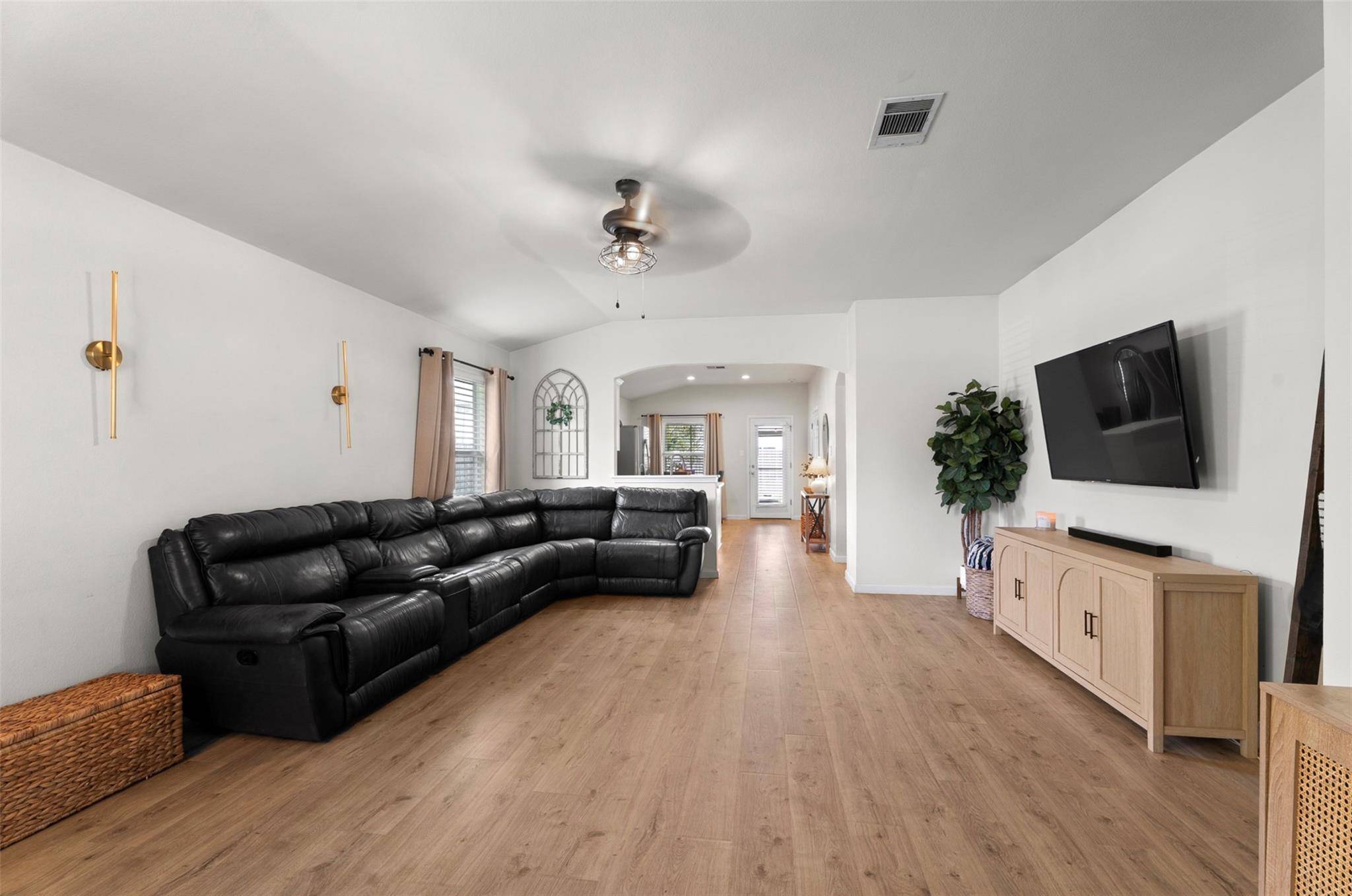 214 Jennifer LN, Bastrop, TX 78602