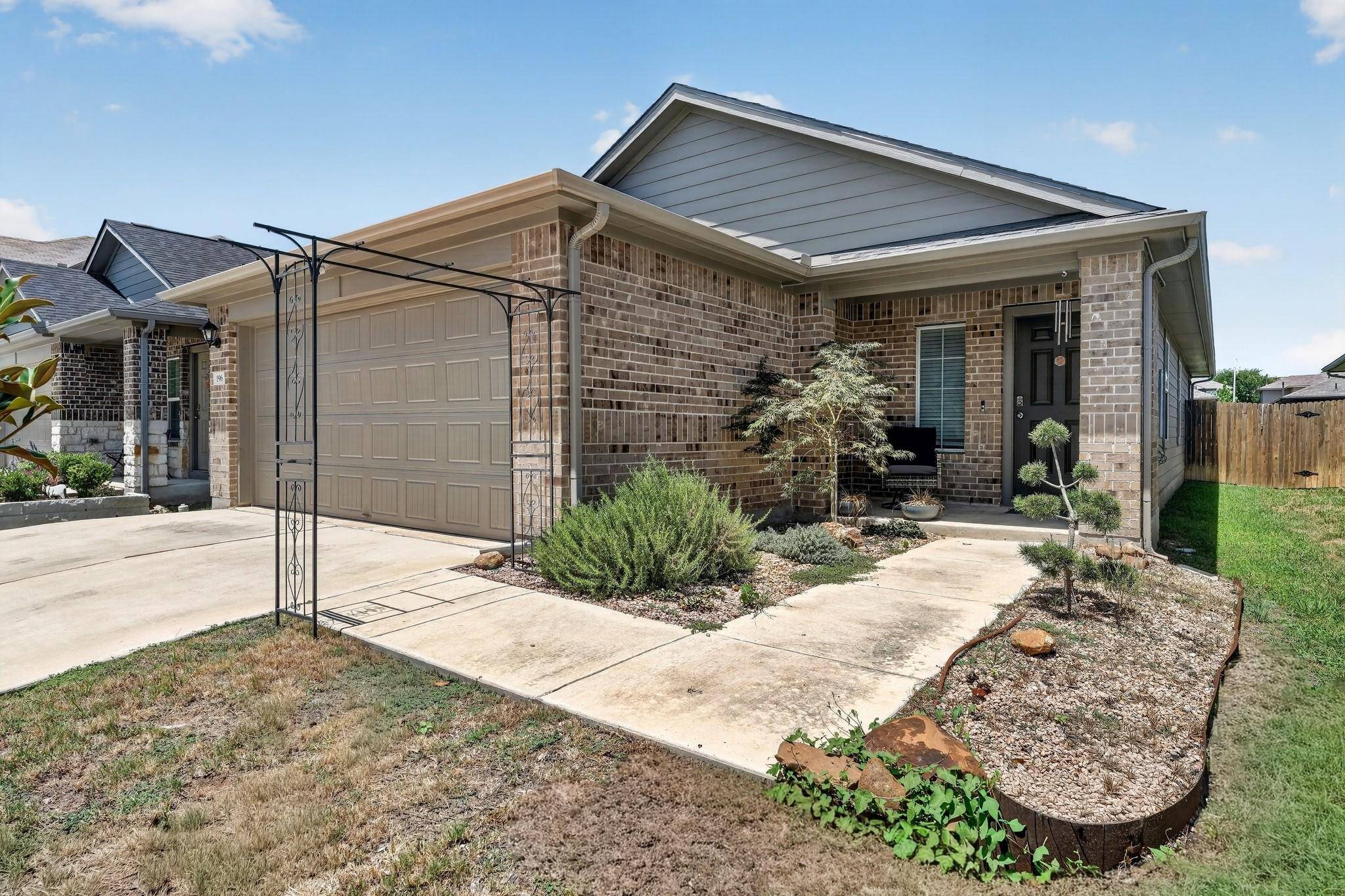 196 Harvest Creek DR, Uhland, TX 78640