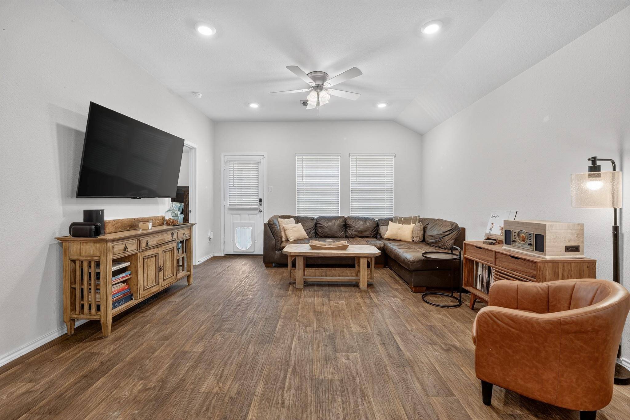 196 Harvest Creek DR, Uhland, TX 78640