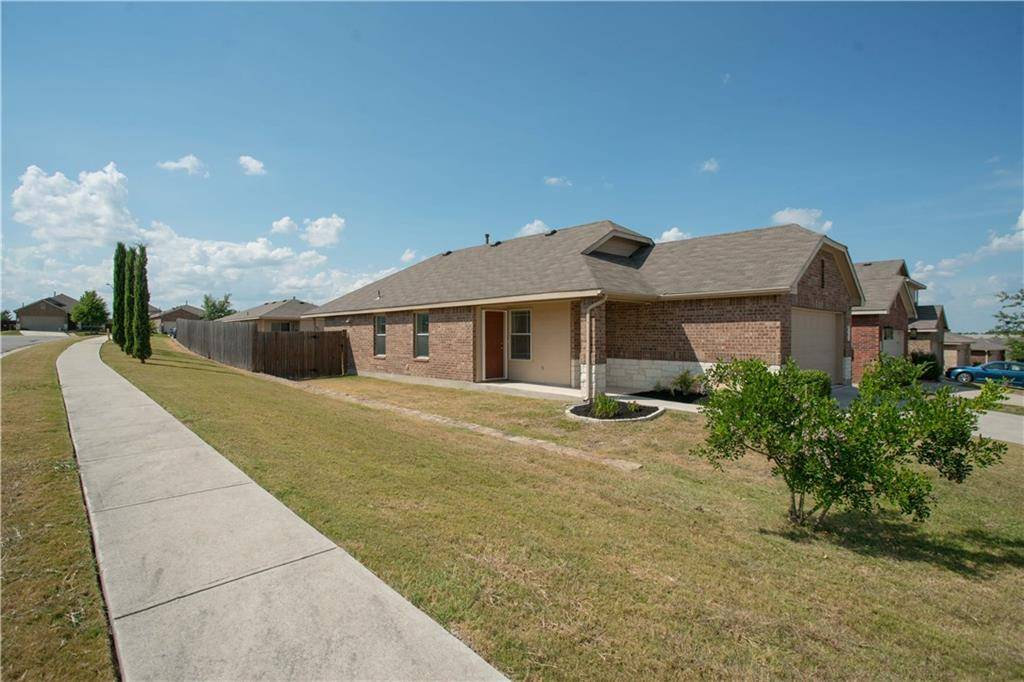 165 Willow Leaf LN, Buda, TX 78610