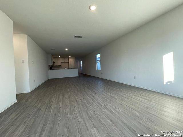 5819 Antonio PL, Seguin, TX 78155