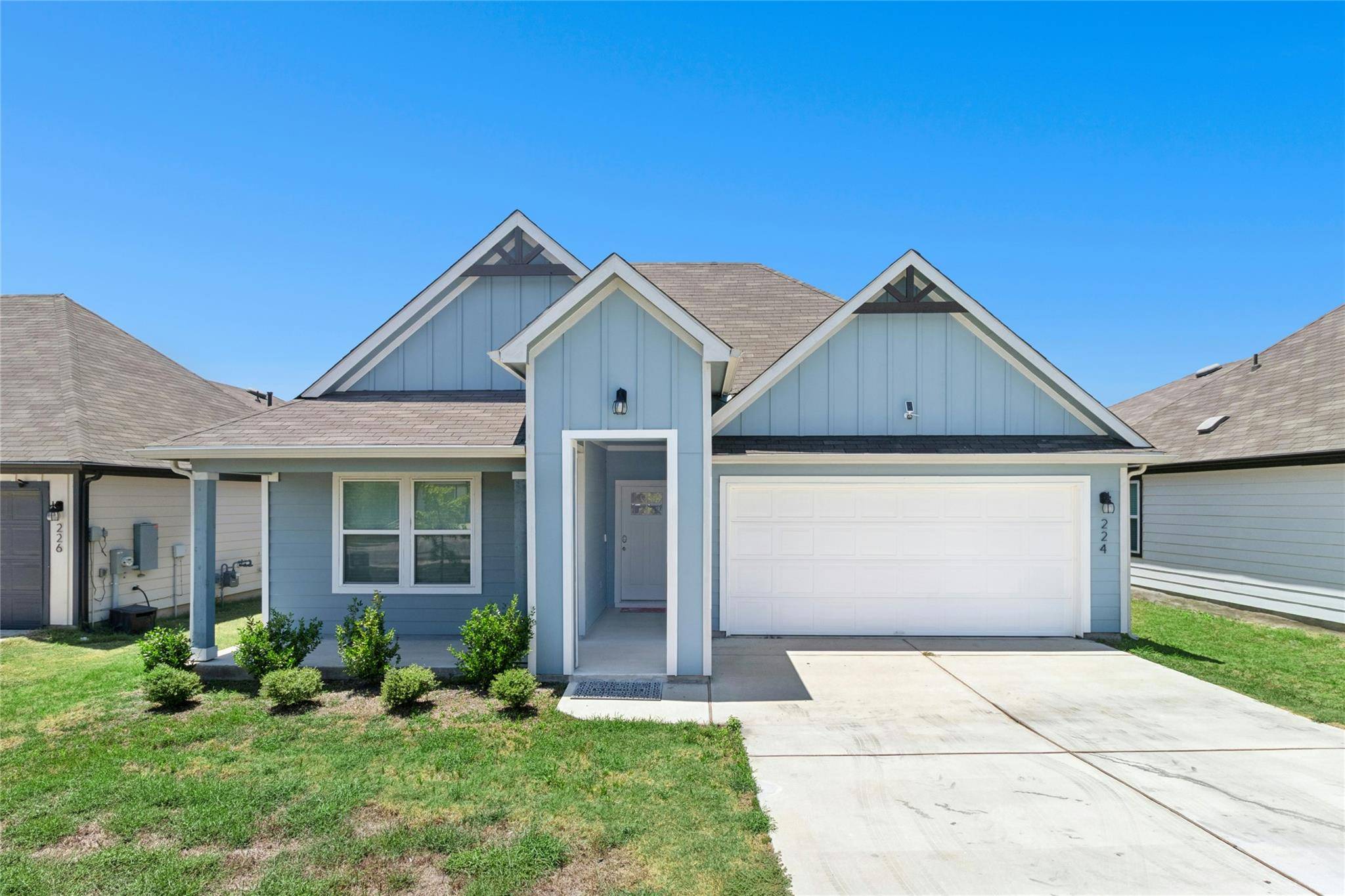 224 Sweetwater Creek LN, Hutto, TX 78634