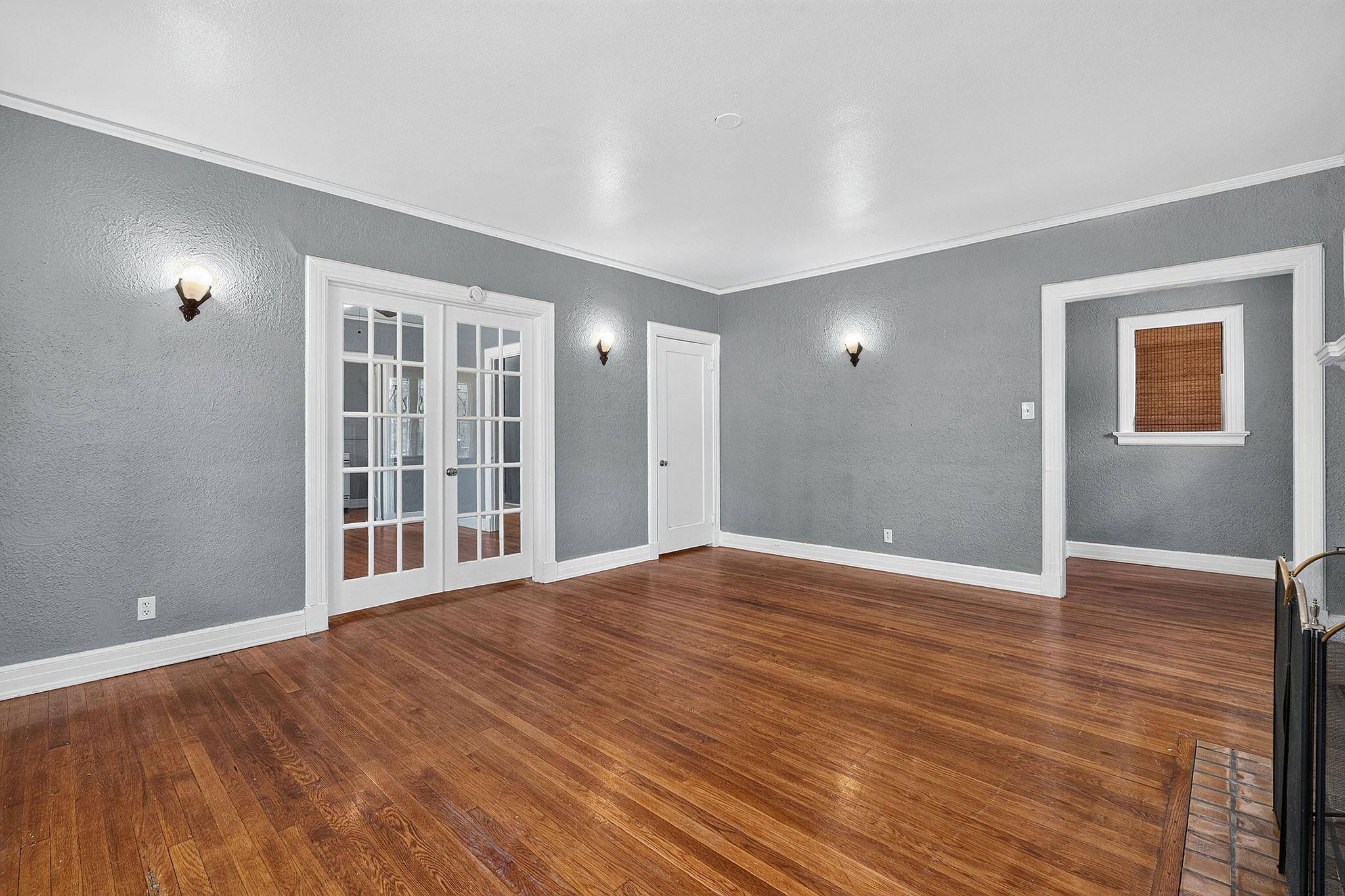 210 E Cedar ST, Seguin, TX 78155