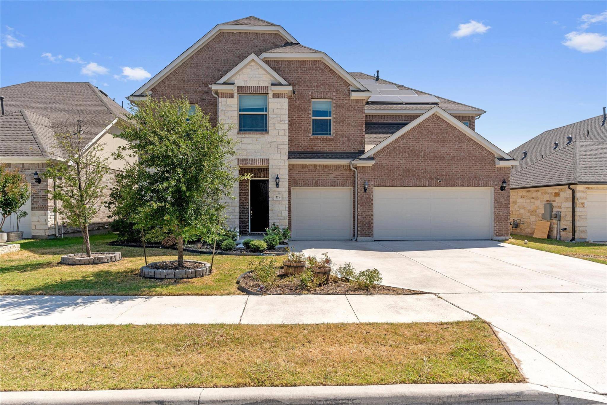 724 Landing LN, Leander, TX 78641