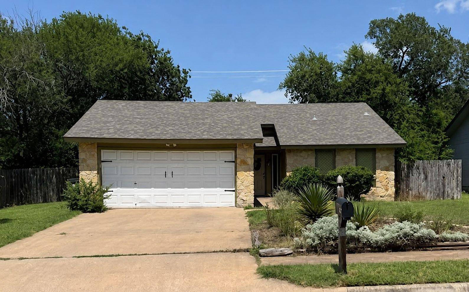 411 Hillside DR, Round Rock, TX 78681