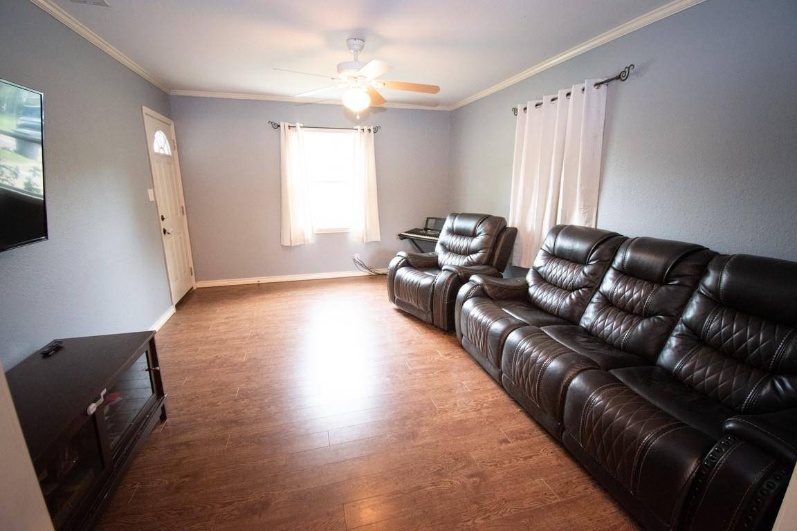 722 Dyer ST, Rockdale, TX 76567
