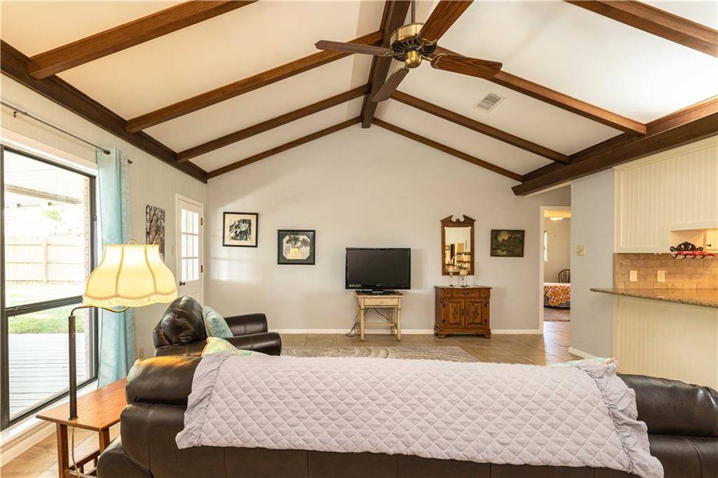 1901 Mistletoe LN, Rockdale, TX 76567