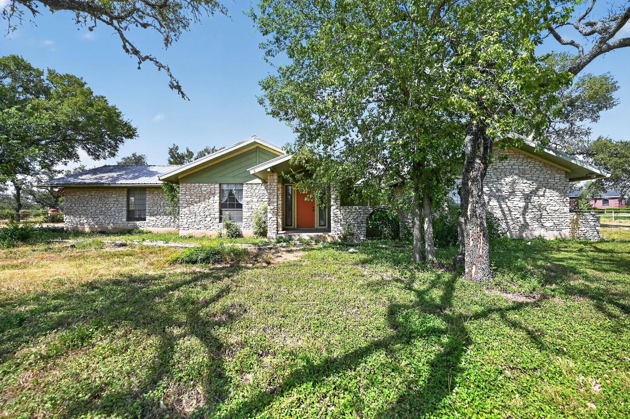 29 Country Oaks DR, Buda, TX 78610