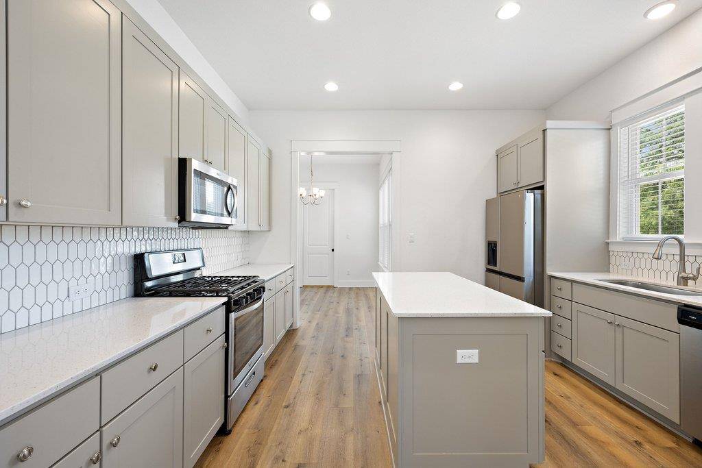 1102 Twain ST, Dripping Springs, TX 78619