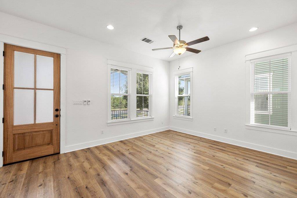 1102 Twain ST, Dripping Springs, TX 78619