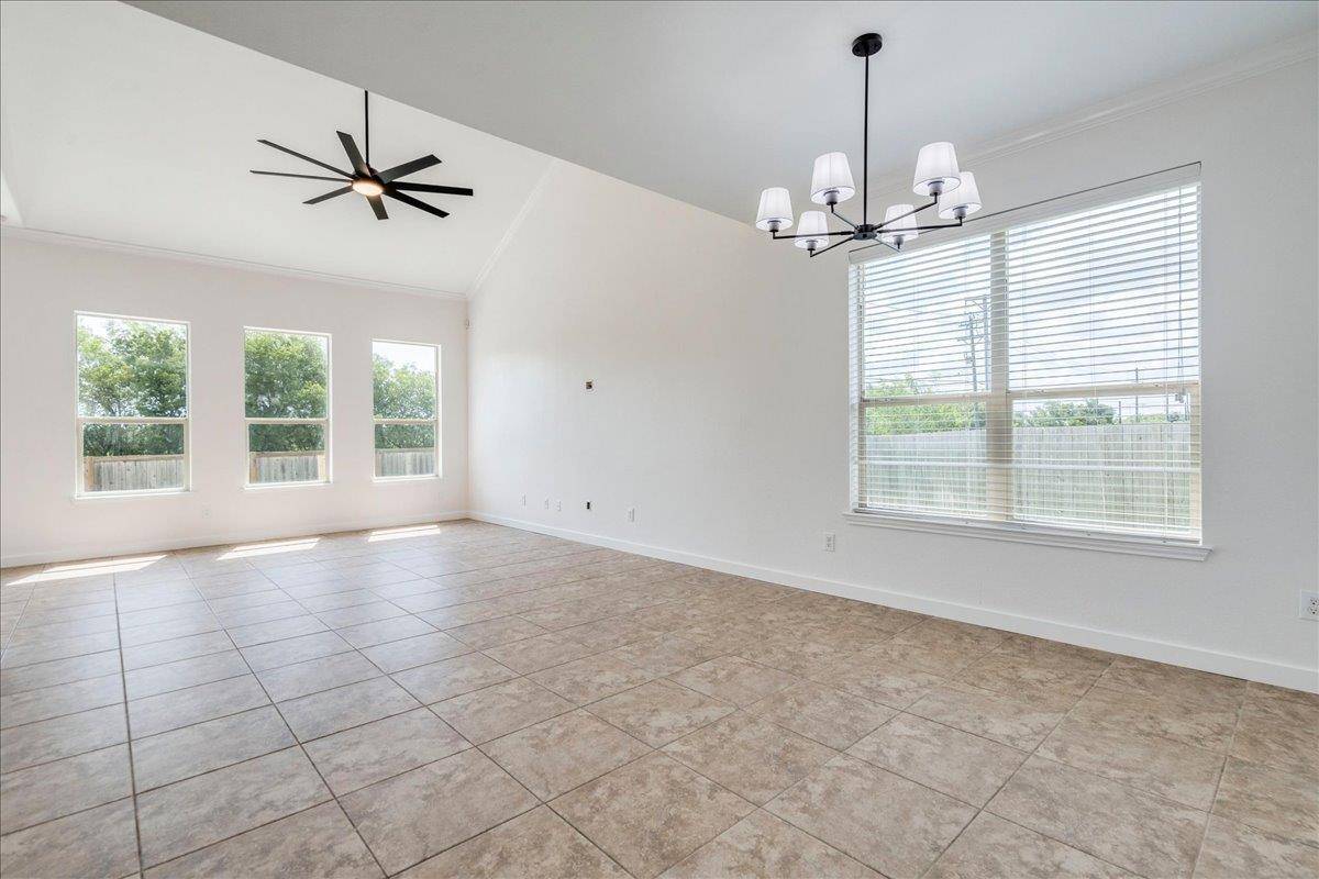 484 Travertine TRL, Buda, TX 78610