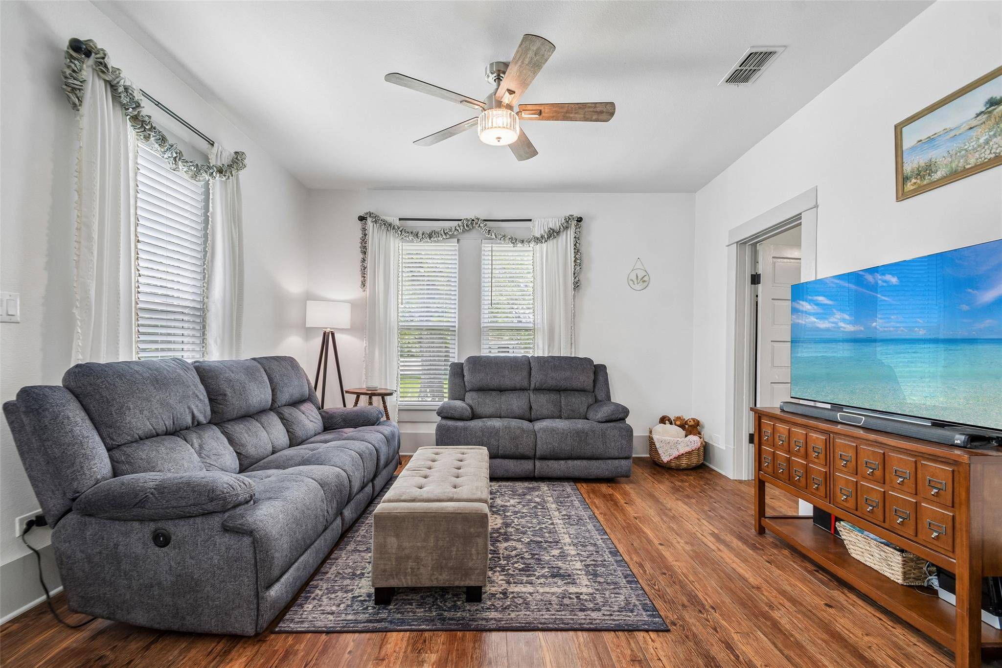 406 Live Oak ST, Smithville, TX 78957