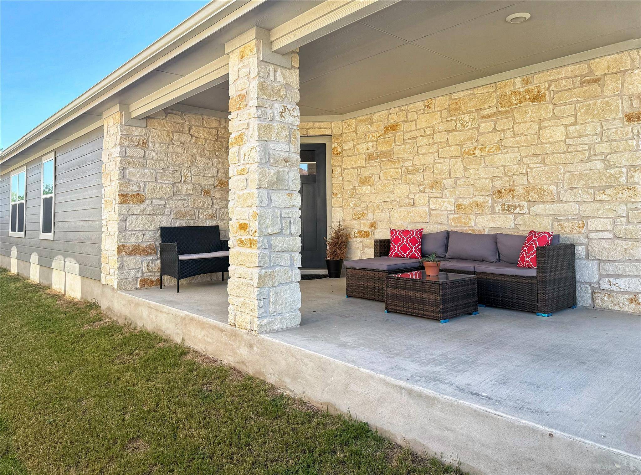 202 Canadian River TRL, Hutto, TX 78634