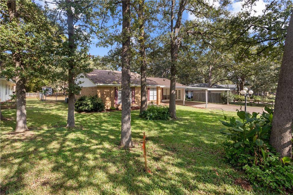 404 Calhoun DR, Rockdale, TX 76567