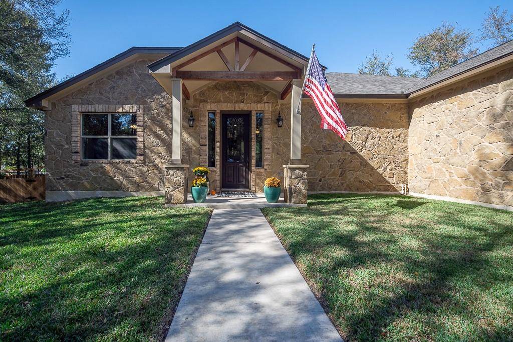 104 Manana CT, Bastrop, TX 78602