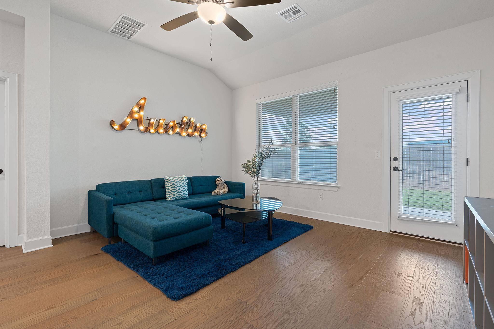 6113 Dumfries LN, Austin, TX 78744