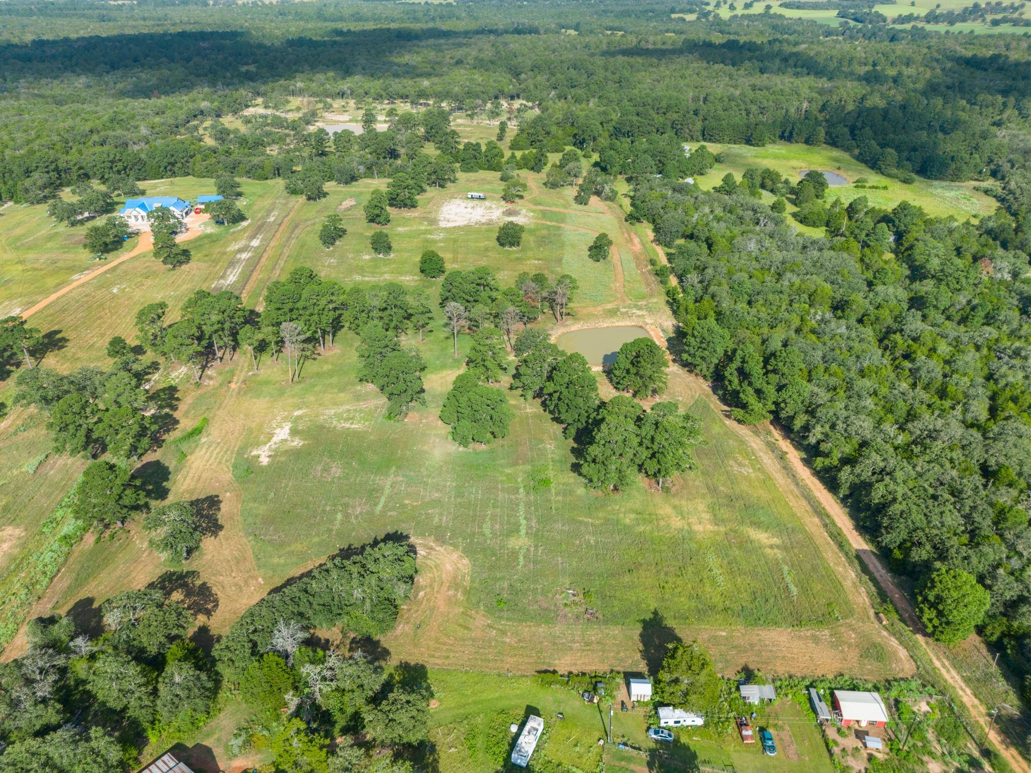 170 Split Oak RD, Smithville, TX 78957