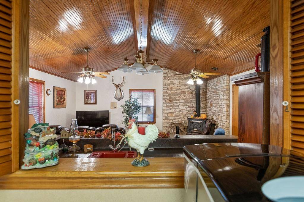 1045 Private Road 7005, Lexington, TX 78947