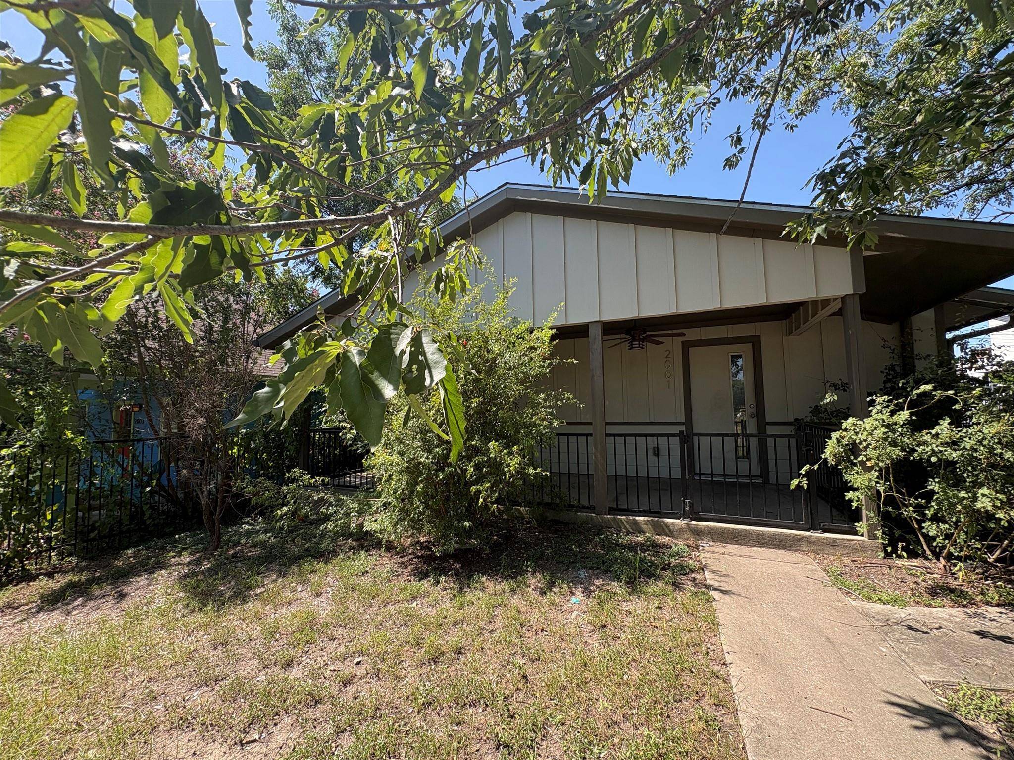 2001 E 10TH ST, Austin, TX 78702