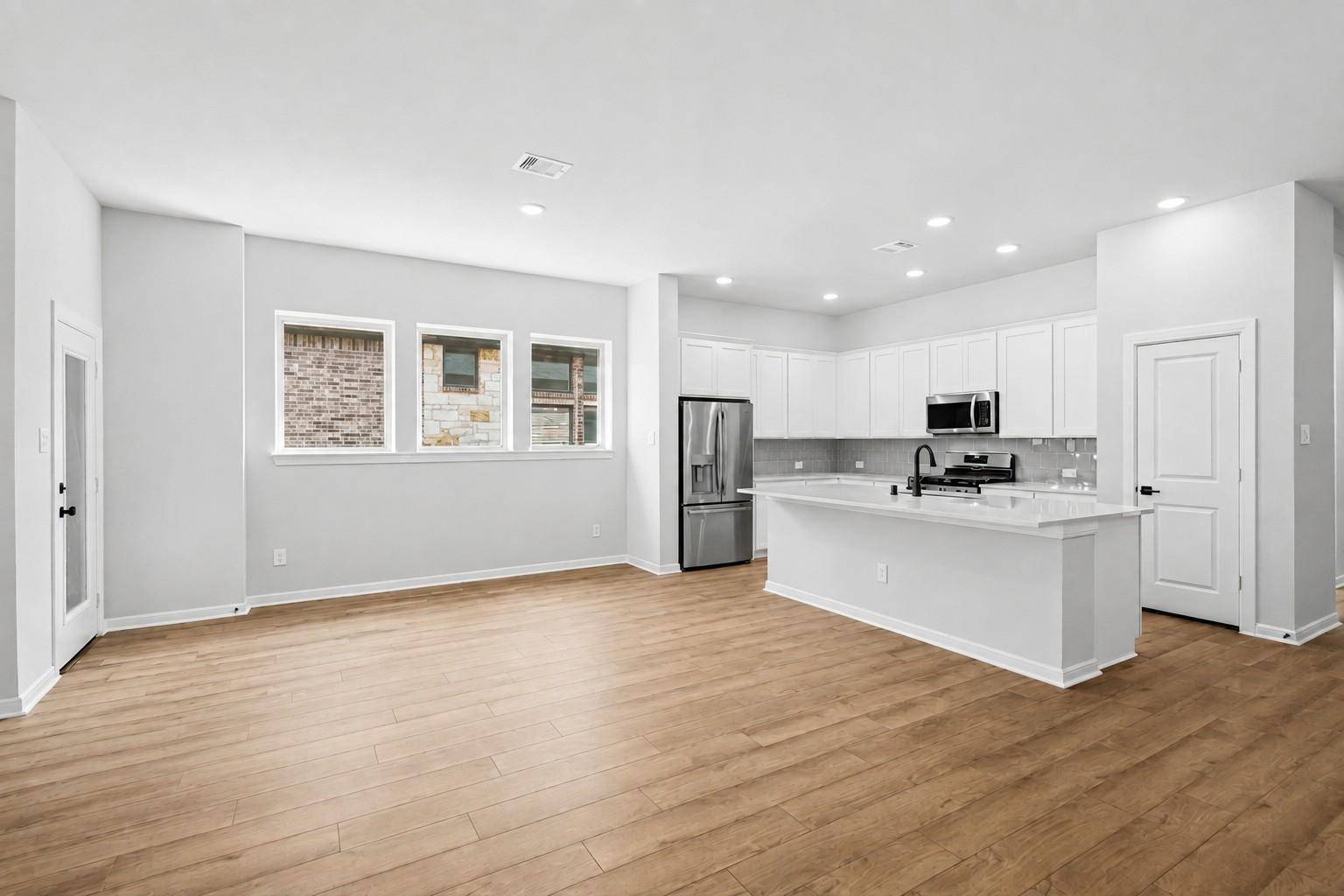 904 Prominence WAY, Leander, TX 78641