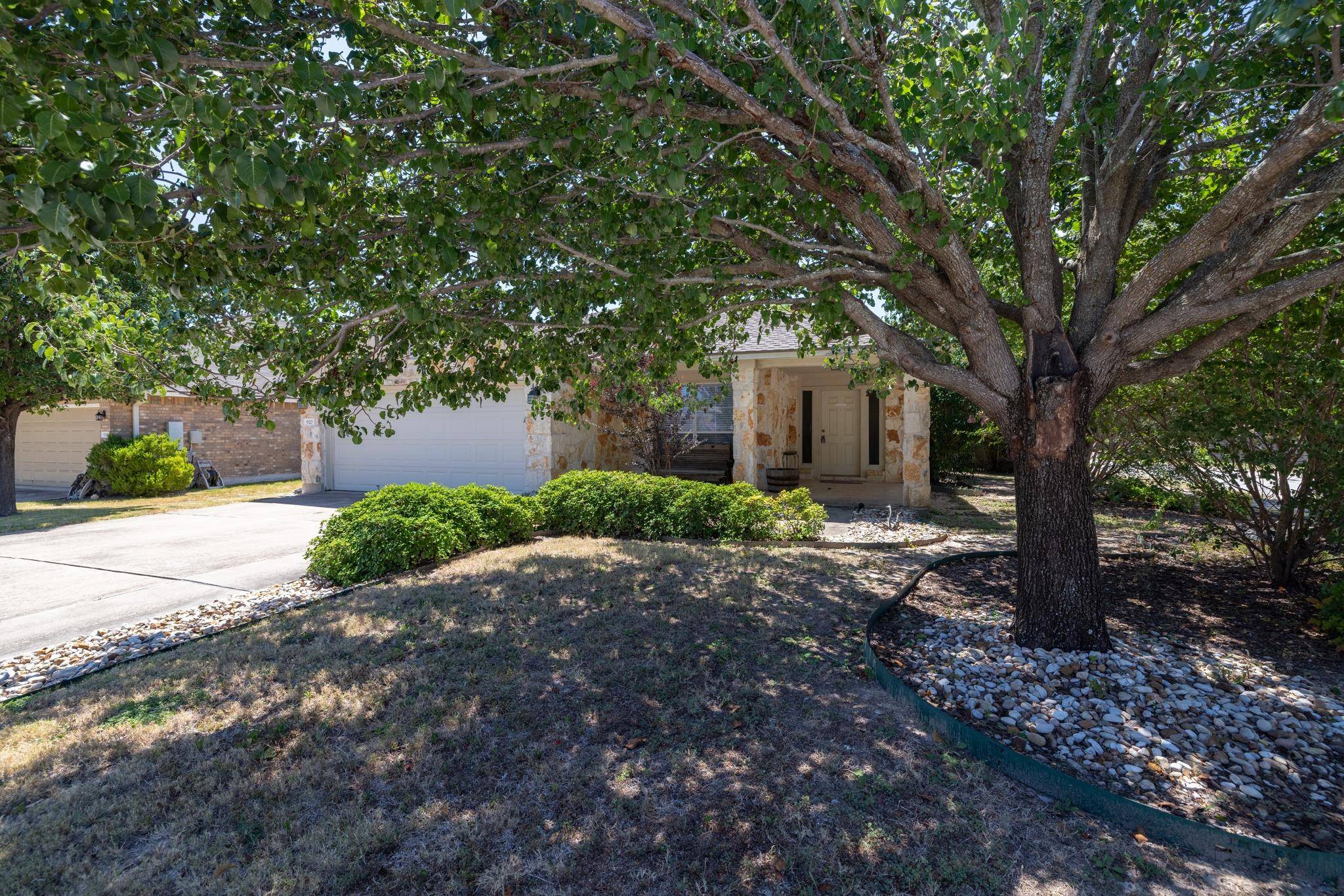 920 Flanagan DR, Leander, TX 78641
