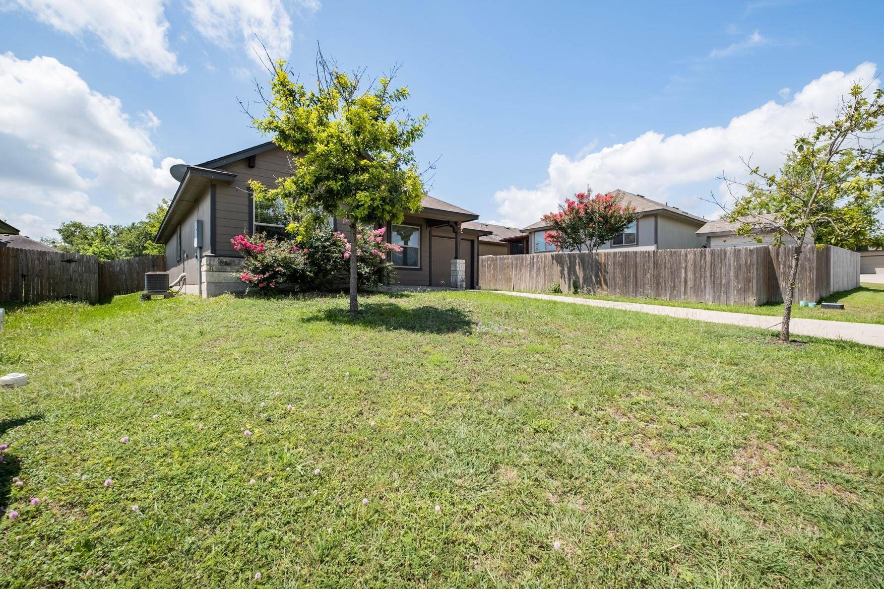 100 Azurite DR, Jarrell, TX 76537