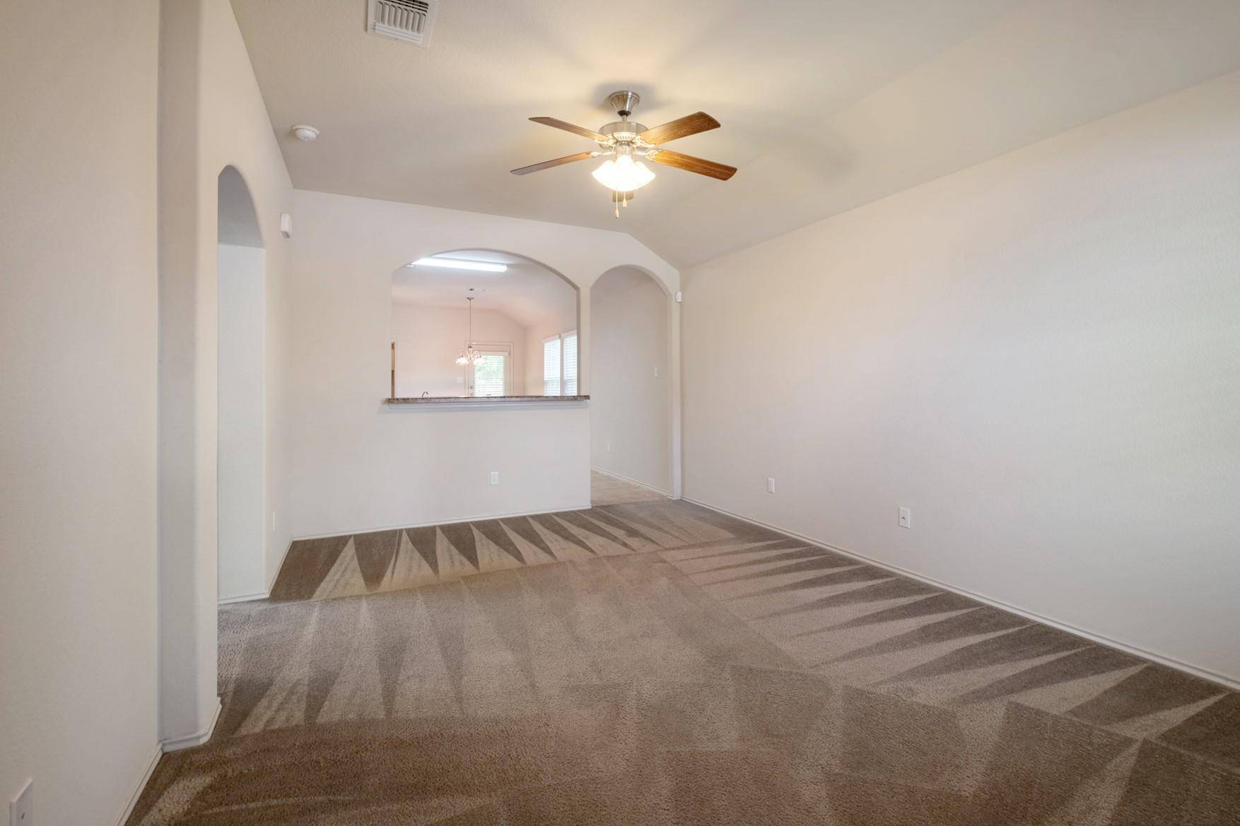 100 Azurite DR, Jarrell, TX 76537